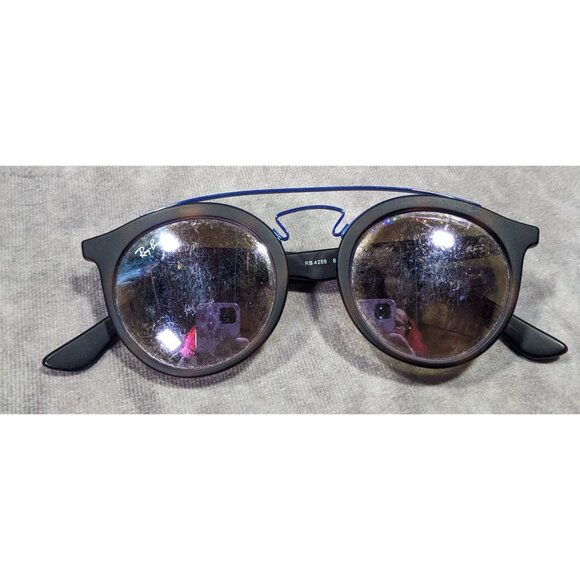 Ray-Ban 4256 Round Tortoise Sunglasses With Blue Accents And Lilac Mirror Lenses main image 7